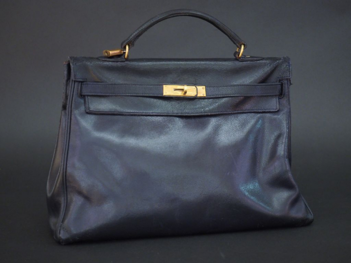 HERMES Sac Kelly en box. (manque fermeture éclair intérieure, fixation