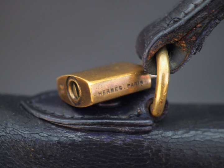 HERMES Sac Kelly en box. (manque fermeture éclair intérieure, fixation