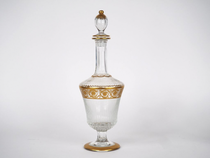 SAINT-LOUIS. Carafe à liqueur en cristal modèle "Thistle Or". Signée. 