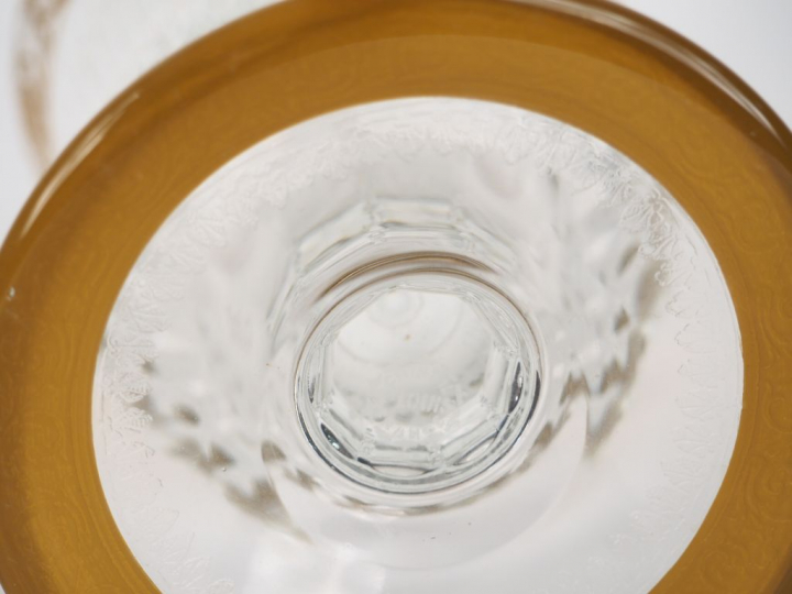 SAINT-LOUIS. Carafe à liqueur en cristal modèle "Thistle Or". Signée. 