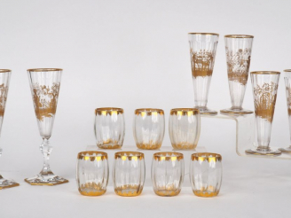 Vente aux enchères 6 flûtes à champagne (dont une paire) en cristal ou verre à décor doré