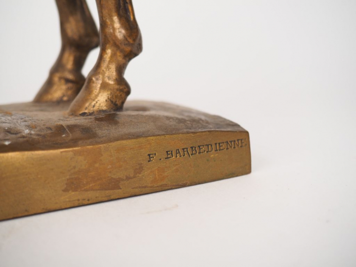 E. FREMIET. "Cavalier romain". Sculpture en bronze doré. Signée et tit