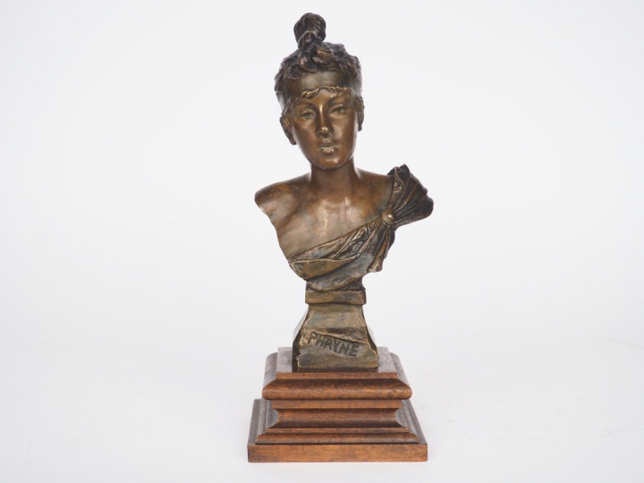Ecole française fin XIXème. "Phryné". Sujet en bronze à patine brune s