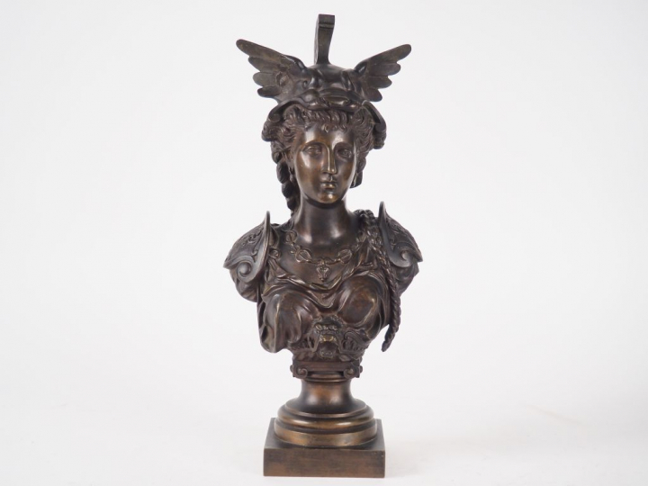 Ecole française XIXème. "Minerve". Sculpture en bronze à patine brune.