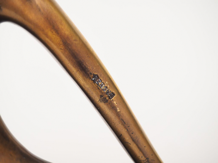 Ecole française XXème. "Panthère". Sculpture en bronze, socle en marbr