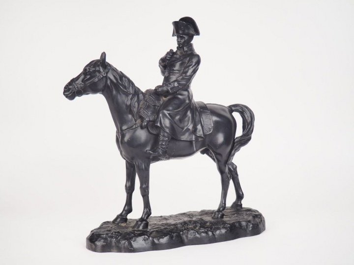 DEMANGE. "Napoléon à cheval". Sculpture en régule à patine noire. Dim.