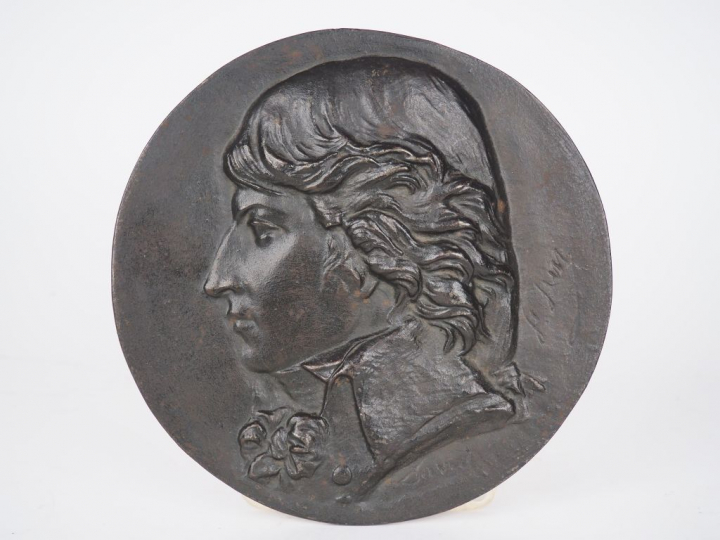 Ecole française XIXème. "Profil de David". Grand médaillon en bronze à