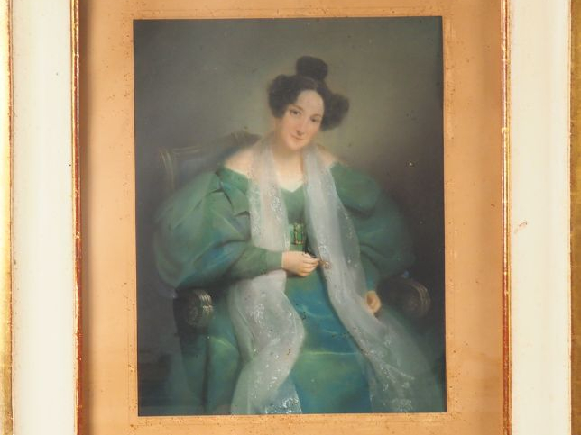 Ecole française XIXème. "Portrait d'une élégante à la robe verte". Pas