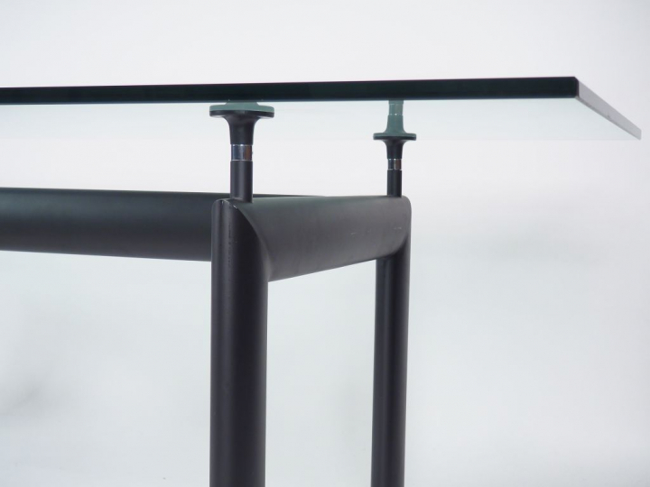 LE CORBUSIER (d'après).  Grande table de salle à manger modèle  lC6 en