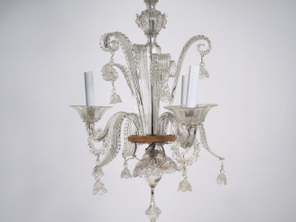Vente aux enchères Lustre en verre de Venise, à décor de pendeloques et de palmettes, écl