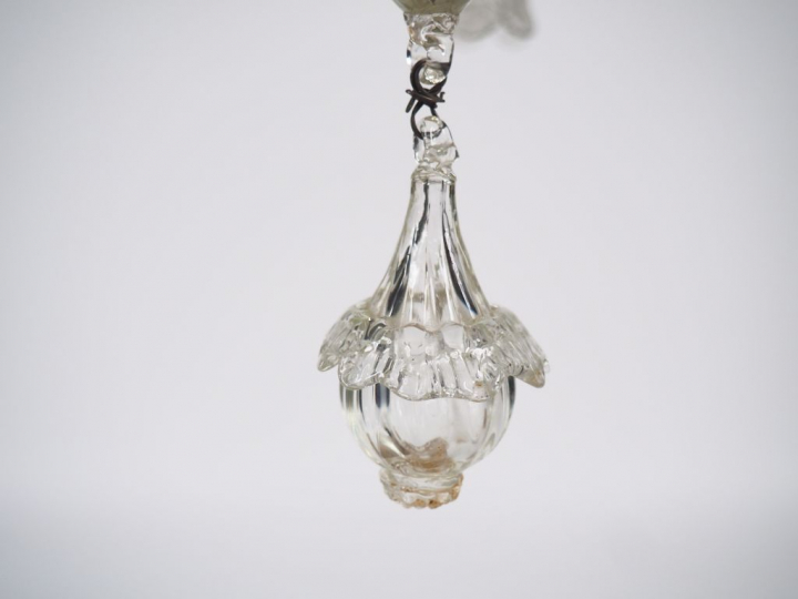 Lustre en verre de Venise, à décor de pendeloques et de palmettes, écl