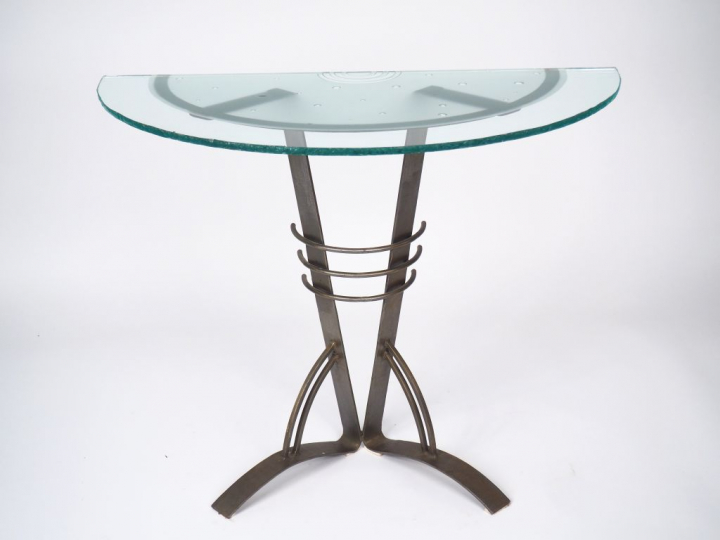 Console demi-lune contemporaine en métal, plateau en verre à décor de 