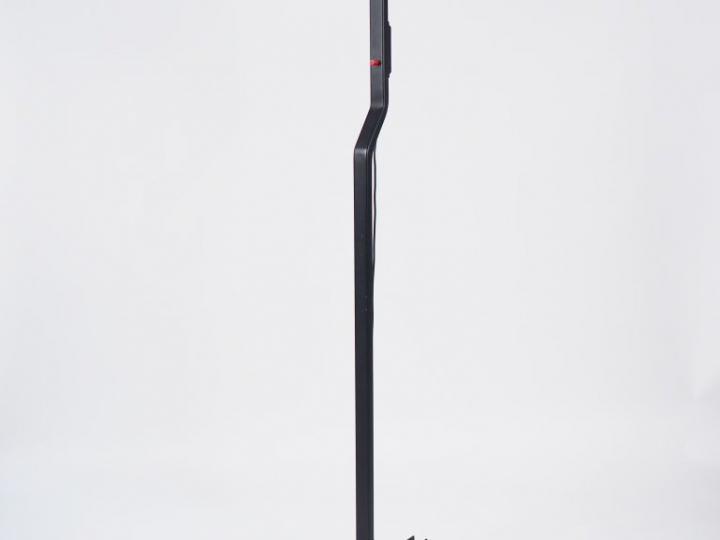 Lampadaire halogène design en métal chromé noir. H. 187 cm
