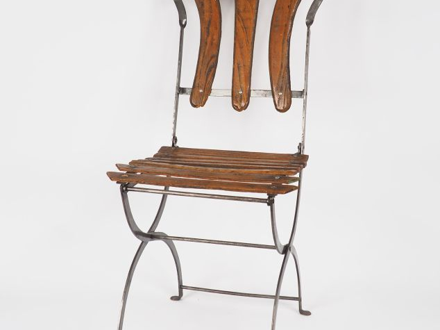 Mobilier de jardin en fer et bois : une banquette deux places et 8 cha