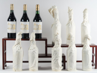 Vente aux enchères 11 BOUTEILLES CHÂTEAU HAUT BRION 1er GCC GRAVES - 1988 - CBO