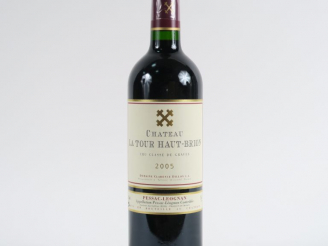 Vente aux enchères 1 BOUTEILLE CHÂTEAU LA TOUR HAUT BRION GCC GRAVES - 2005