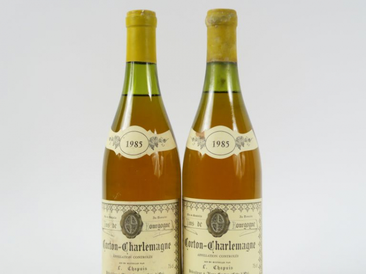 2 BOUTEILLES CORTON CHARLEMAGNE GC DOMAINE LOUIS CHAPUIS - 1985 - CAPS