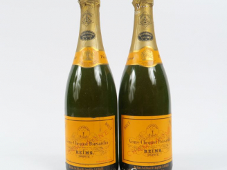 Vente aux enchères 2 BOUTEILLES CHAMPAGNE VEUVE CLICQUOT PONSARDIN 'BICENTENAIRE' - 1972