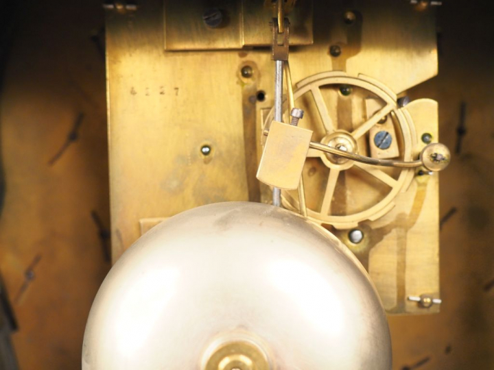 Cartel Napoléon III de style Louis XV en marqueterie Boulle et ornemen