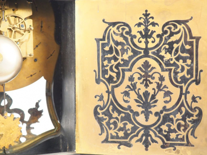 Cartel Napoléon III de style Louis XV en marqueterie Boulle et ornemen