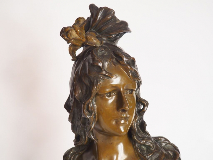 Antoine NELSON. "Allégorie de flore". Sculpture en bronze polychrome. 