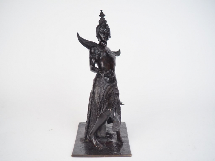 Léopold SAVINE. "Danseuse asiatique". Sculpture en bronze à patine méd