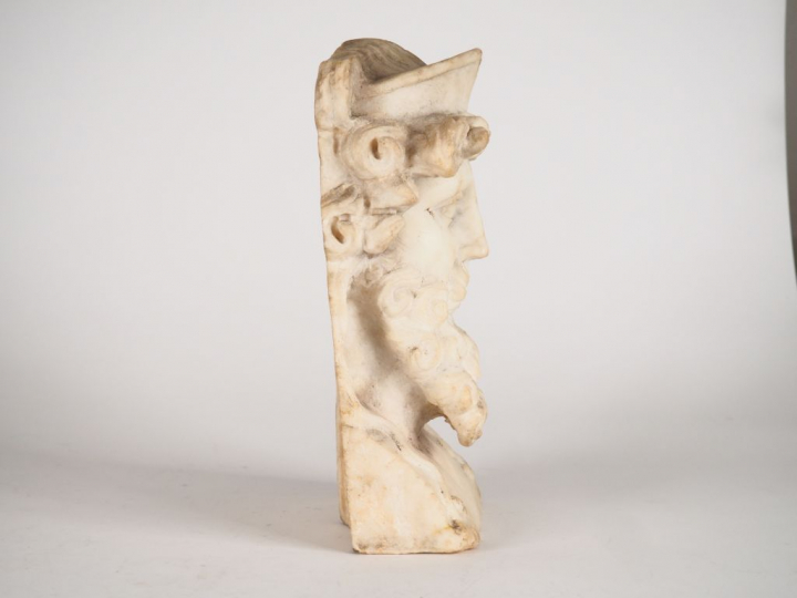 Tête en marbre d’une divinité antique barbue (Zeus, Hermès ou Dionysos