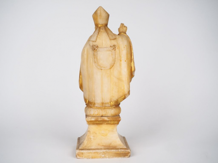 Sculpture XVIIIème en albâtre "Evèque". H. 37 cm traces de dorure. (ac