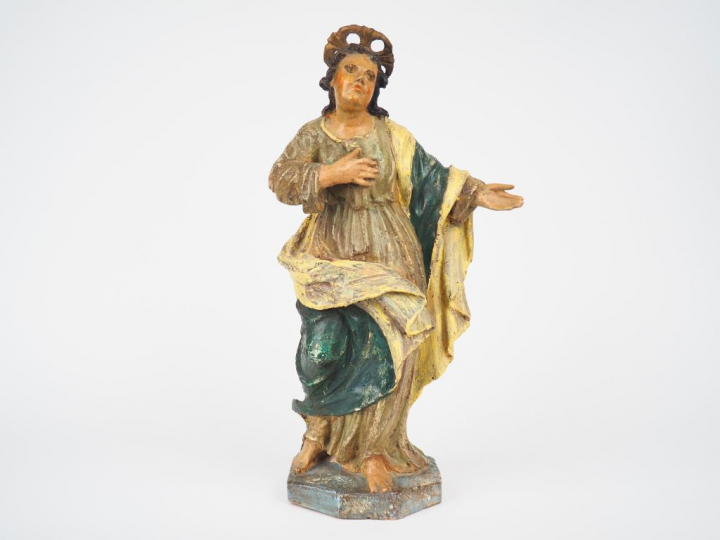 Sculpture XVIIIème en bois polychrome "Saint personnage". H. 43,5 cm. 