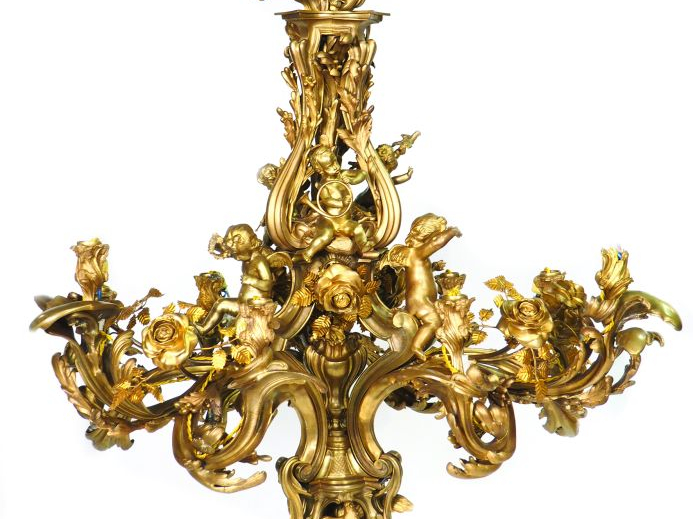 CAFFIERI (d'après). Exceptionnel lustre en bronze de style Louis XV d'