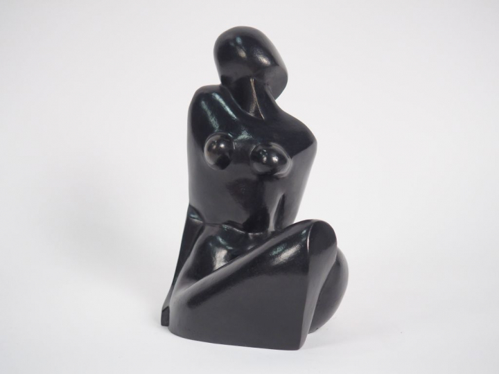 Katarzyna KOBRO. "Femme nue assise".  Sculpture en bronze, signée. Fon