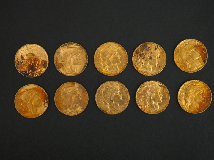 Dix pièces de 20 francs or, 1907. FRAIS ACHETEURS 5% TTC
