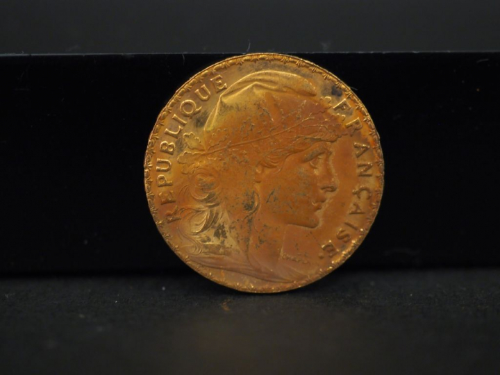 Une pièce de 20 francs or, 1910. FRAIS ACHETEURS 5% TTC.