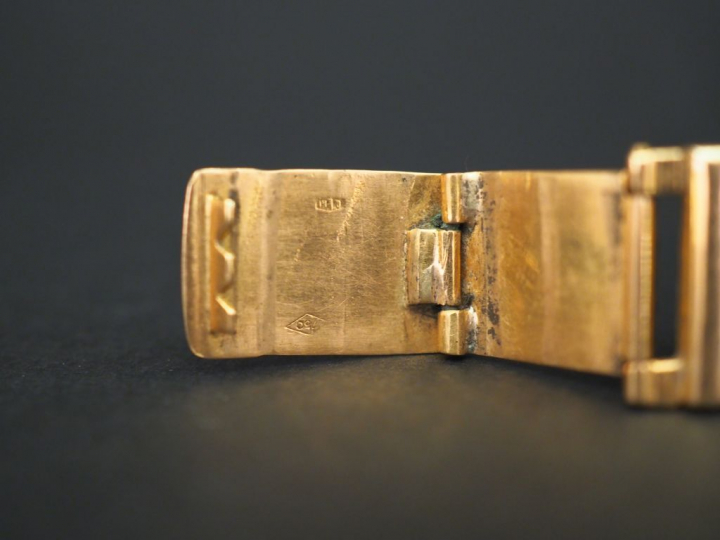 Bracelet de montre en or jaune, maille articulée. Long. 14 cm Poids. 3