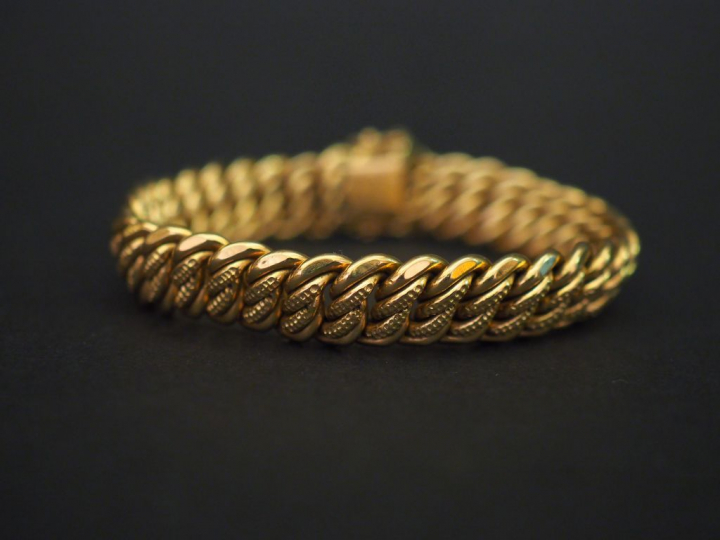 Bracelet articulé en or jaune, maille américaine. Long. 19 cm Poids. 1