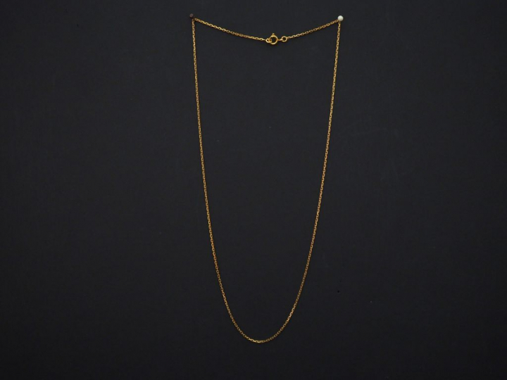 Chaine en or jaune, maille forçat. Long. 45,5 cm Poids. 2,90 g