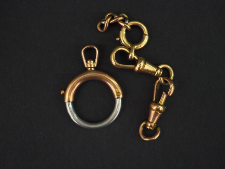 Eléments de giletière en or jaune. Poids. 9,43 g