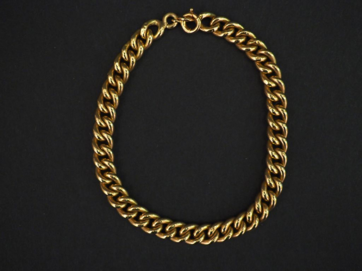 Bracelet articulé en or jaune, maille gourmette. Long. 18 cm Poids. 5,