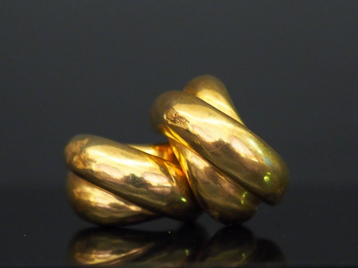 	Paire de boucles d’oreilles en or jaune, en forme de demi créole.  Po