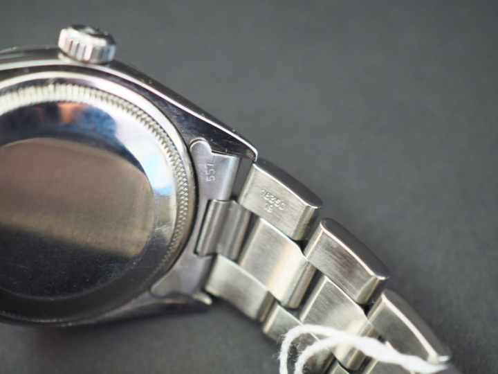 ROLEX Perpetual Date  Montre bracelet d’homme en acier.  Cadran blanc 