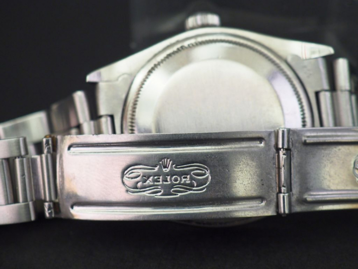 ROLEX Perpetual Date  Montre bracelet d’homme en acier.  Cadran blanc 