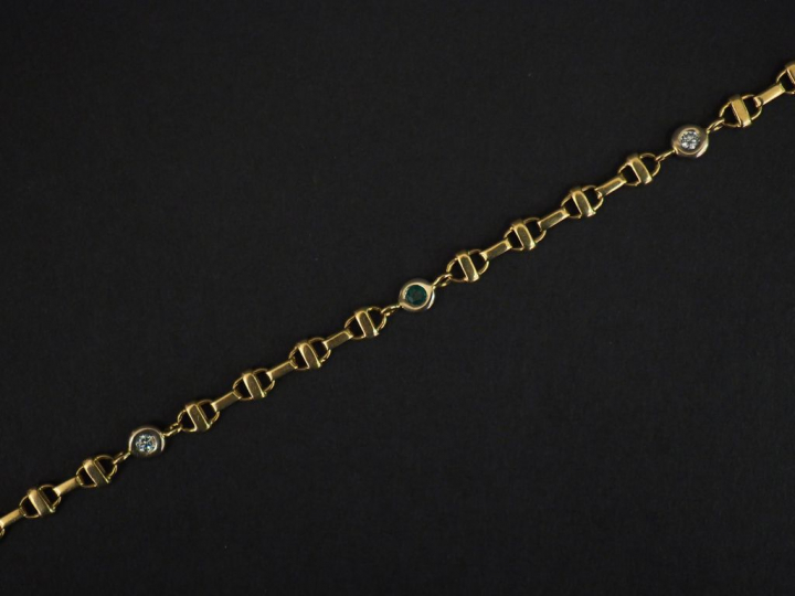 	LA PEPICA Bracelet souple en or jaune, à décor de deux diamants et d’
