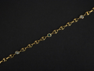 Vente aux enchères 	LA PEPICA Bracelet souple en or jaune, à décor de deux diamants et d’