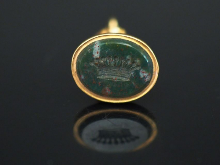 Pendentif sceau XIXème en or jaune, sertie d’une intaille, à décor de 