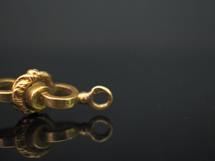 Pendentif sceau XIXème en or jaune, sertie d’une intaille, à décor de 