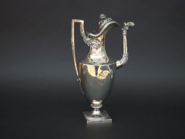 Aiguière Restauration de style Empire en argent, poinçon Vieillard, à 
