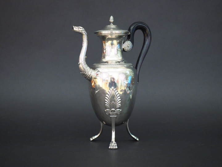 Verseuse tripode de style Empire en argent, poinçon Vieillard, à décor