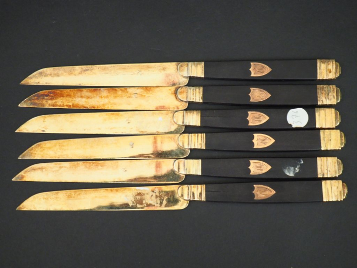 Suite de six couteaux à fruits, lame en vermeil, poinçon Vieillard. Ma