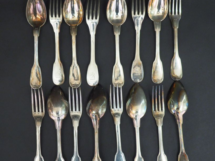 Suite de huit couverts en argent, poinçon Vieillard pour les fourchett