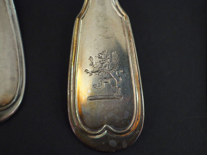 Suite de huit couverts en argent, poinçon Vieillard pour les fourchett